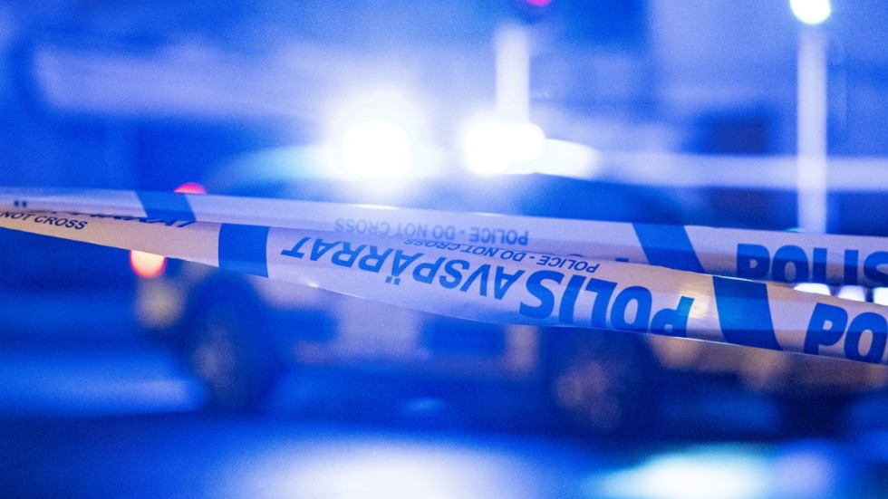 En man i 30-årsåldern misstänks för mordförsök i Finspång, sedan en jämnårig förts till sjukhus med ambulans, svårt blödande. Arkivbild.