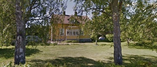 26-åring ny ägare till äldre hus i Gammalkil - prislappen: 2 200 000 kronor
