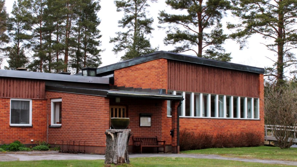 Kyrkoherden Anita Waernqvist tycker att det känns vemodigt att sälja församlingshemmet i Gullringen, och skulle gärna se att man fortsätter med verksamheten där.