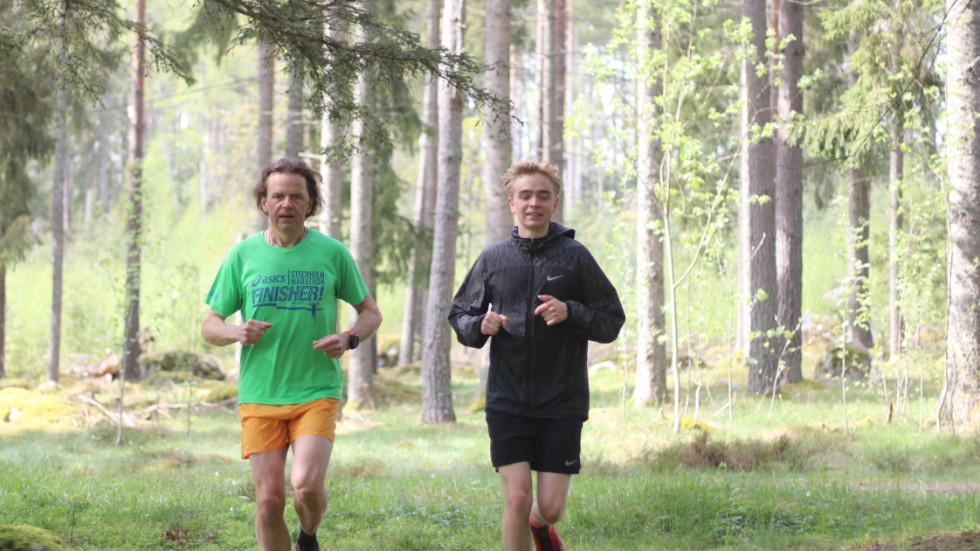 Framöver planerar Jonas för att skriva en bok om sin resa, med löpningen i fokus. Här springer han tillsammans med sonen Viktor.