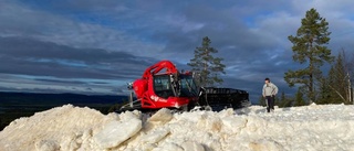 Sparade snön schaktas ut • Premiär i Kåbdalis på lördag • "Vi har nått ett nytt mål"