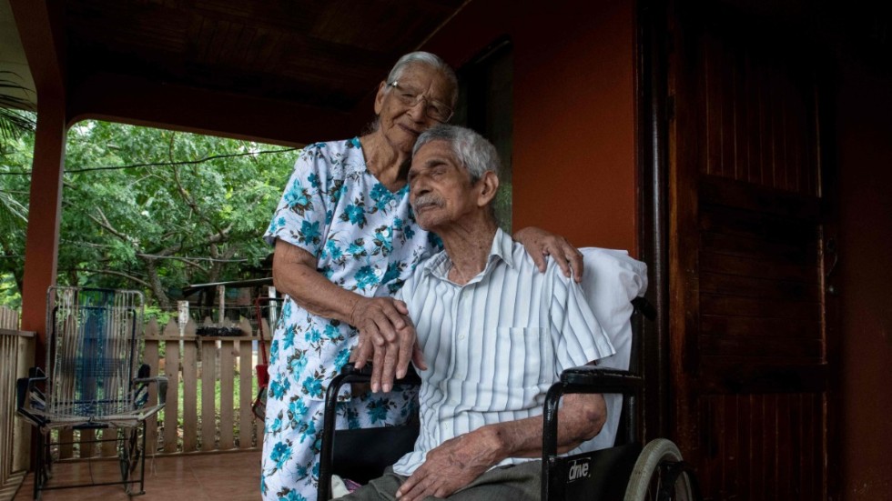 Clementina Espinoza, 91, och maken Agustin, 100, bor i Nicoya Peninsula. Där är 1010 personer 90 år eller äldre.