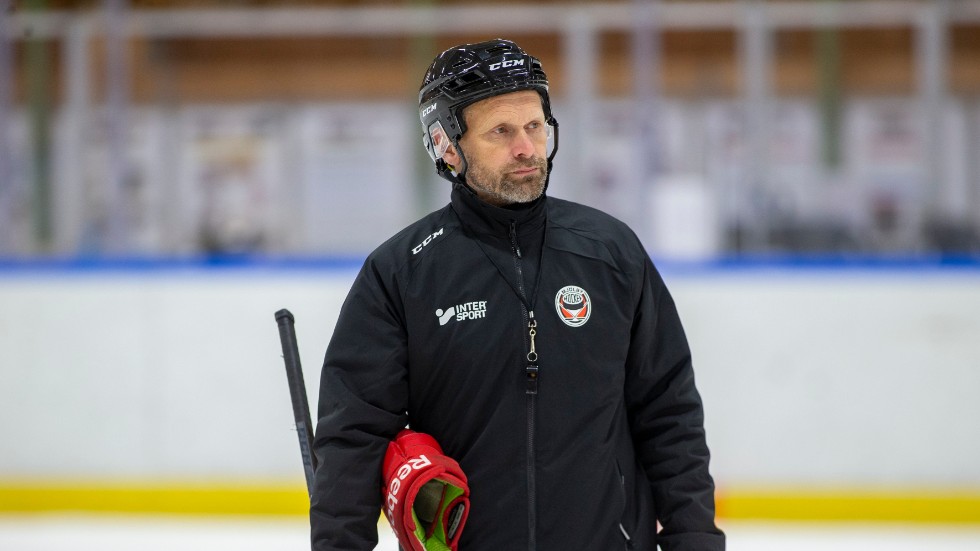 Patrik Rosén, tränaren för Mjölby Hockey, var inte nöjd med lagets insats mot Töreboda, trots att det blev vinst med 7-6.