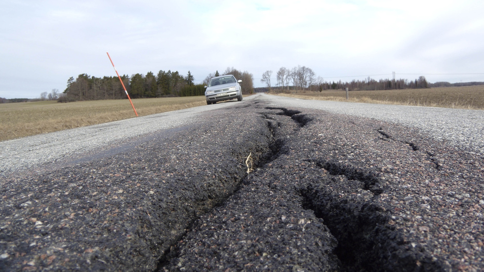Med nuvarande tilldelning av medel kommer underhållsskulden att växa och vägarna bli ännu sämre, skriver bland andra Micael Forslund, ordförande LRF:s kommungrupp Skellefteå.