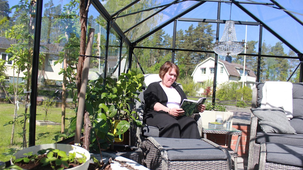 Mia Ala-Poikela önskade sig ett växthus, för både odling och umgänge i 50-årspresent. Aldrig tidigare har intresset för trädgård och odling varit så stort, vittnar trädgårdsmästare Rune Ström om.