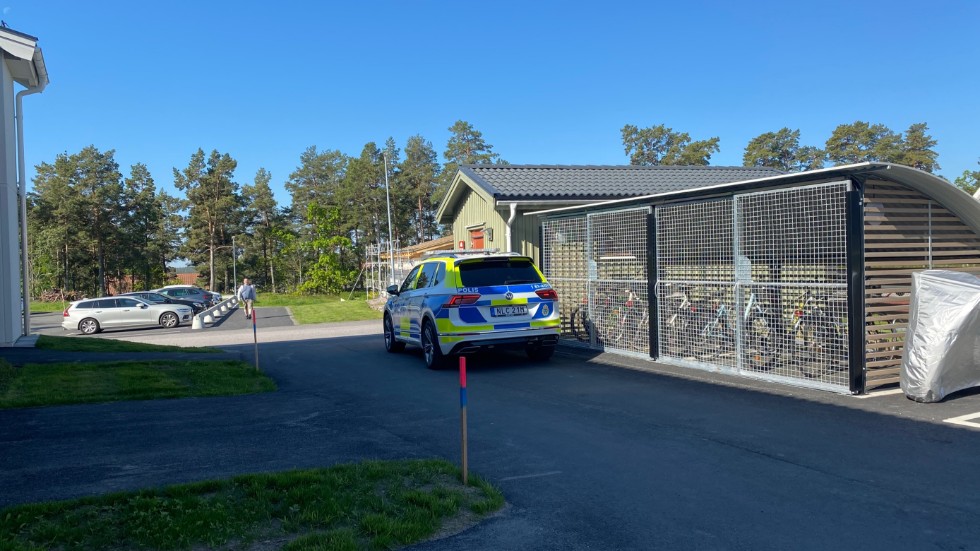 Polisen utreder ett misstänkt mord i Västervik. Inledningsvis misstänktes en anhörig till kvinnan, men han släpptes senare av polisen.  