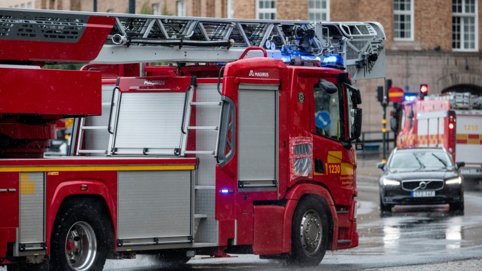Två personer har förts till sjukhus efter en brand i Bromölla. Arkivbild.