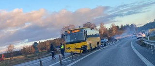 Buss och personbil i olycka   