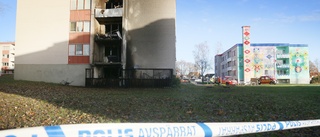  Kraftig brand i flerfamiljshus i Katrineholm – misstänkt mordbrand