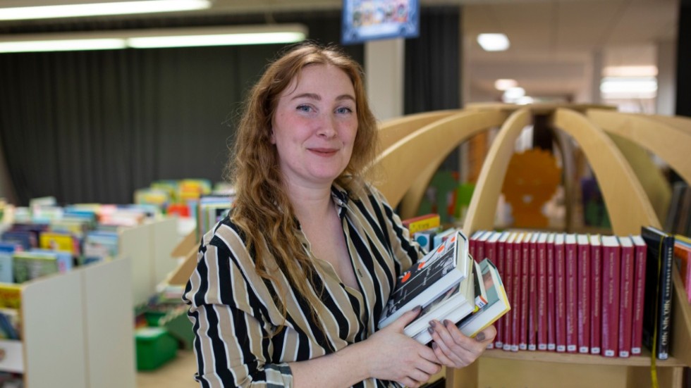 Andrea Dahnson på Mariannelunds bibliotek ser fram emot att träffa barn i sommar. Promenadteater, pop up-bibliotek och Sommarboken står på programmet.