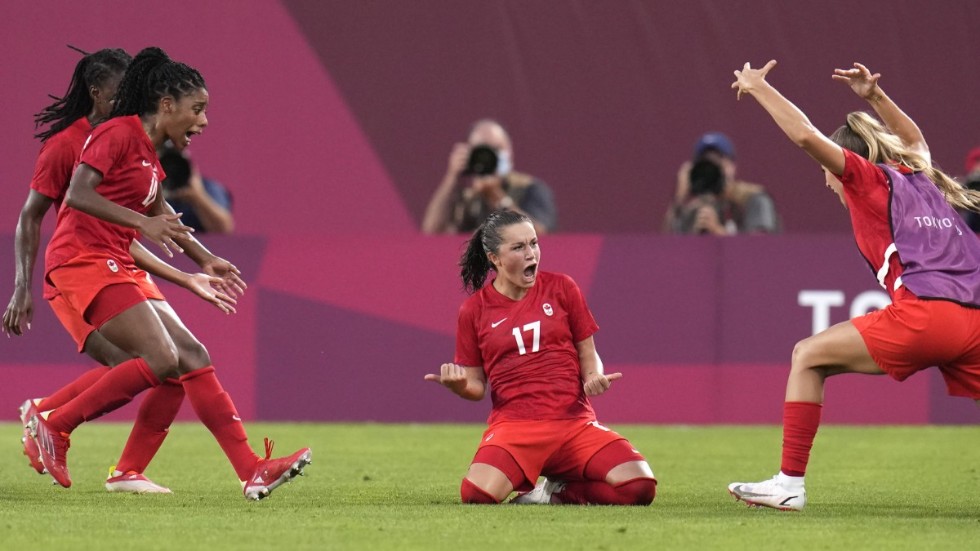 Jessie Fleming och Kanada jublade efter 1–0-målet i OS-semifinalen mot USA.
