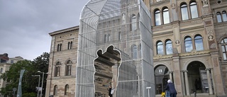 Ai Weiwei i Stockholm för att inviga skulptur