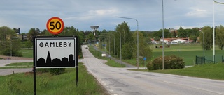 Närboende i Gamleby klagade på reklamskylt – får gehör • Bygglovet rivs upp