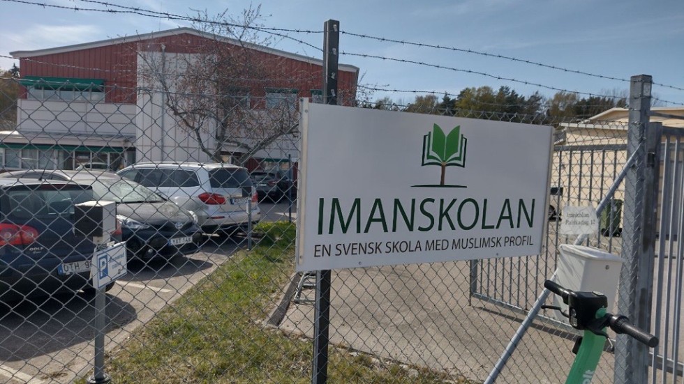 Imanskolan i Årsta stängs, på grund av - enligt berörda myndigheter - risk för radikalisering.