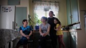Familjen flydde kriget i Ukraina – såg mammor med dödsångest som skrev släktingars telefonnummer på sina barns ryggar