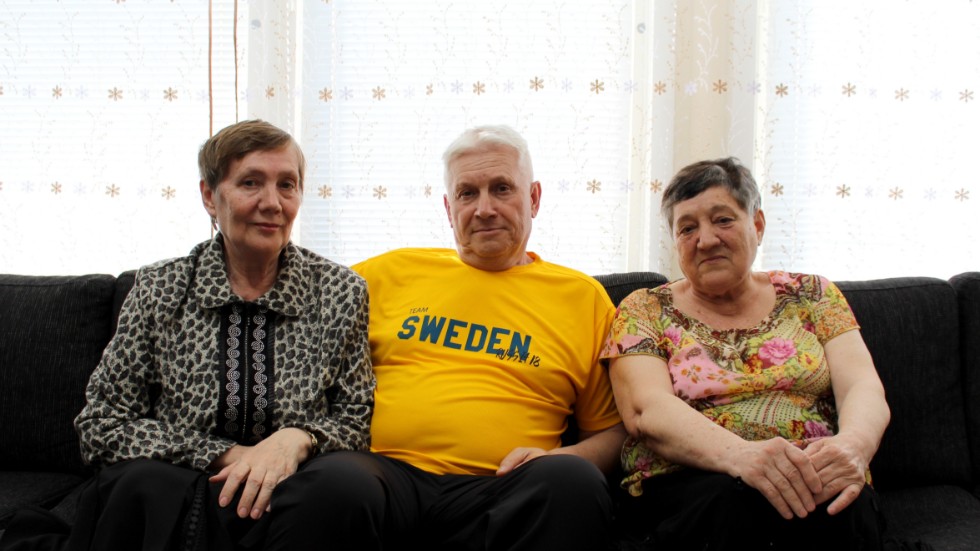 (Från vänster) Viktoria Filimoshyna och hennes make Viktor Filimoshyn som är Sergejs föräldrar. Längst till höger är Natalis mamma Lydmila Smelova. 