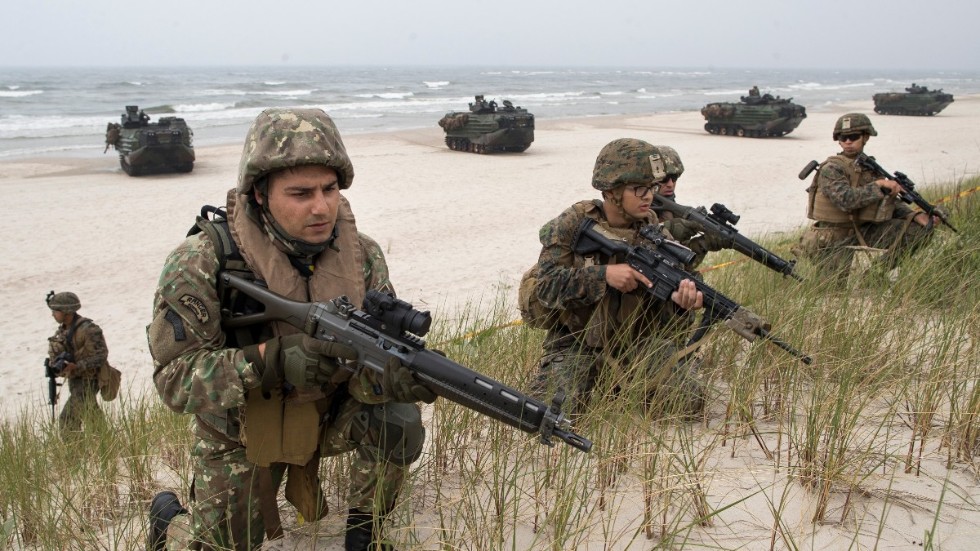 Efter Rysslands annektering av Krim 2014 har Nato förstärkt närvaron på sin östra flank. Här en övning med flera Natoländer vid den litauiska kusten. Arkivbild.