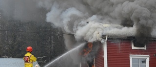 Villa utanför Norsjö brann ner till grunden: ”Vi räddade de andra byggnaderna”