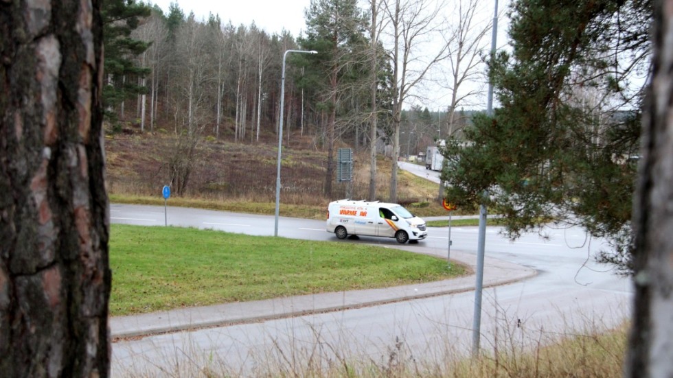 Här, vid Mariaberget i korsningen Ydrevägen/Industrivägen i Kisa, tas snart det första spadtaget för en ny brandstation.