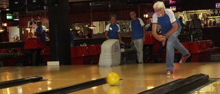 Måndagsklubben rullar igång veckan med bowling