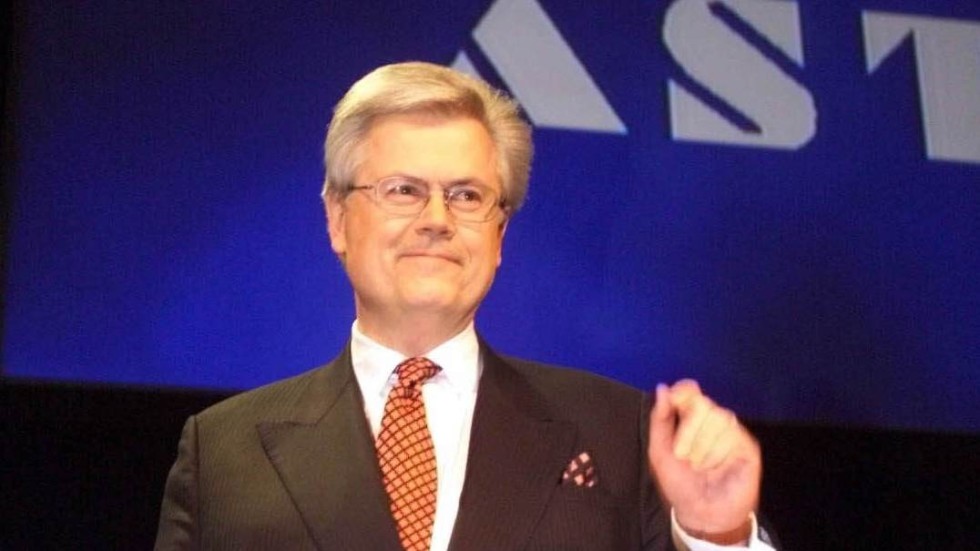 Håkan Mogren vid den bolagsstämma i Astra 1999 när aktieägarna godkände samgåendet med brittiska Zeneca. Arkivbild.