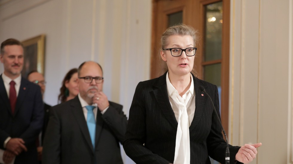 Lina Axelsson Kihlblom (S) är ny skolminister. Hon tar ställning emot vinster i välfärden: "Skattepengarna ska gå till eleverna och inget annat".