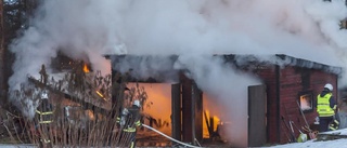 Garaget brann med öppna lågor: Nu utreds händelsen som misstänkt mordbrand