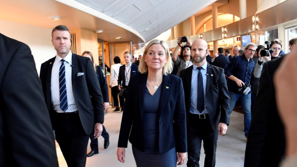 Magdalena Andersson (S) anländer till statsministeromröstningen i riksdagen.