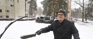 Väinö vaknade av smällen när bilarna brann i Fröslunda: "Jag såg lågorna genom mitt fönster" 