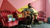 Vagabondtrubadur från Italien gästade Gnesta: "Musiken är min resekamrat"