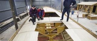 De bygger kopia av 120 år gammal segelbåt: "Vi har fantastiskt roligt"