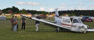Flygplan kraschlandade på Vängsö – efter krock med bil