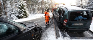 Två bilar i krock