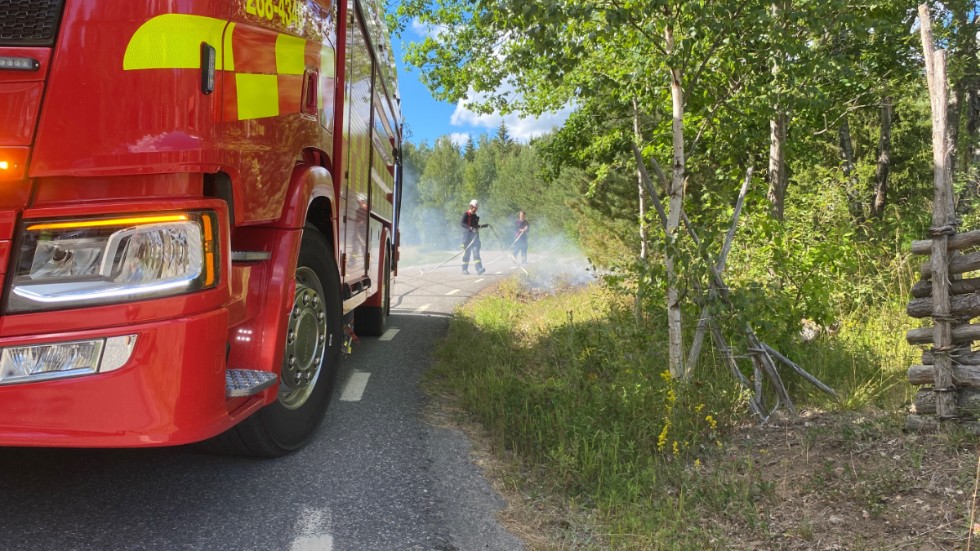 Räddningstjänsten har kallats till en grädbrand vid Igelhult i Hultsfreds kommun. 