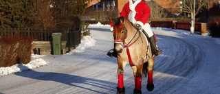 Ridande tomte spred glädje i Stora Sundby