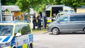 Stor polisinsats i Oppeby gård efter hotfull situation i bostad – en person gripen