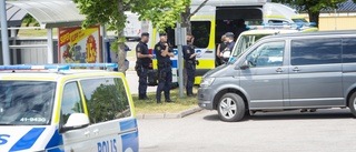 Stor polisinsats i Oppeby gård efter hotfull situation i bostad – en person gripen