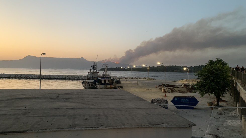 När bränderna bröt ut på Korfu i söndags tog Rebecca Almazidou Monell son Christo den här bilden.