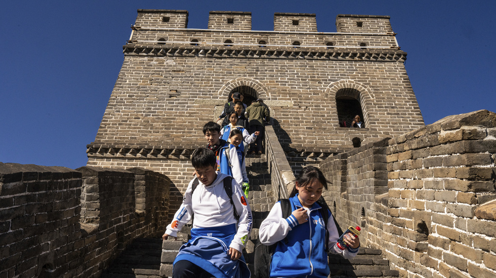 Skolelever vid kinesiska muren.
