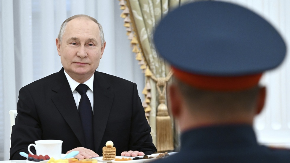 Efter ett och ett halvt år av misslyckanden kan Vladimir Putin för första gången tillåta sig att le.