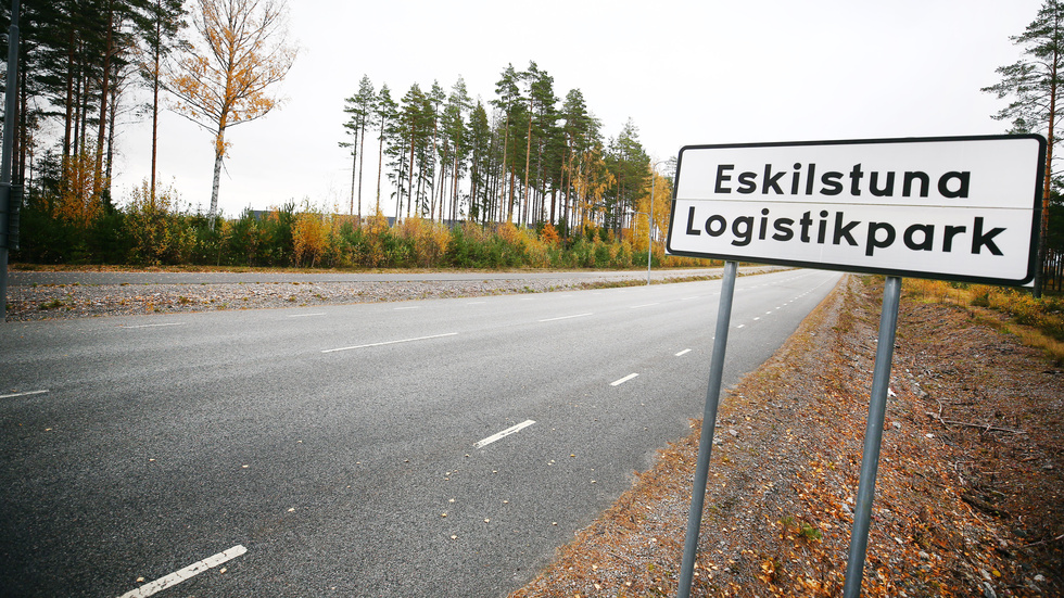 Logistiketableringarna i Kjula har skapat en ohållbar trafiksituation i Ärla, anser skribenten.