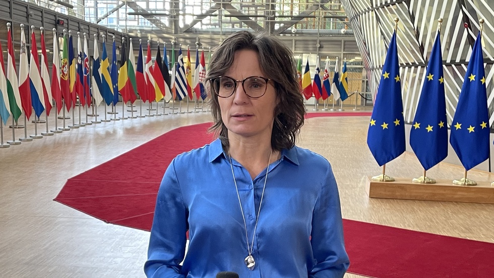 EU-minister Jessika Roswall på väg in till onsdagens ministermöte i Bryssel.