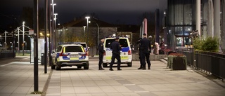 En person fick avlägsnas från platsen efter bråk i Hageby