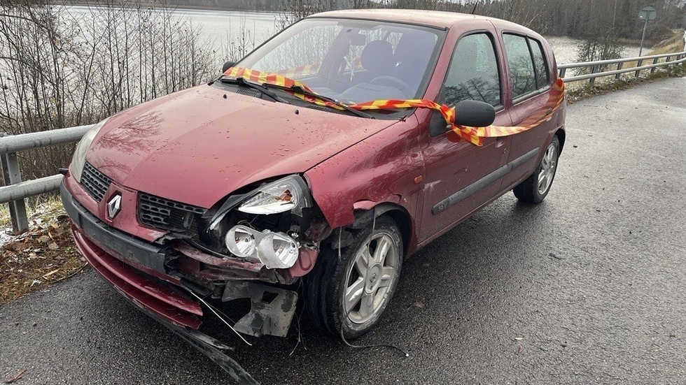 Två bilar kolliderade mellan Brokind och Rimforsa.