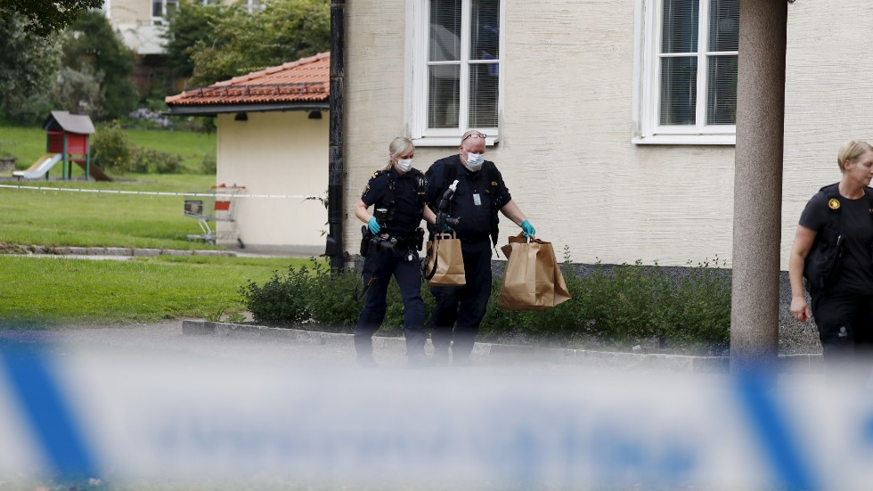 Polis på plats vid brottsplatsen i Uppsala under tisdagsmorgonen.