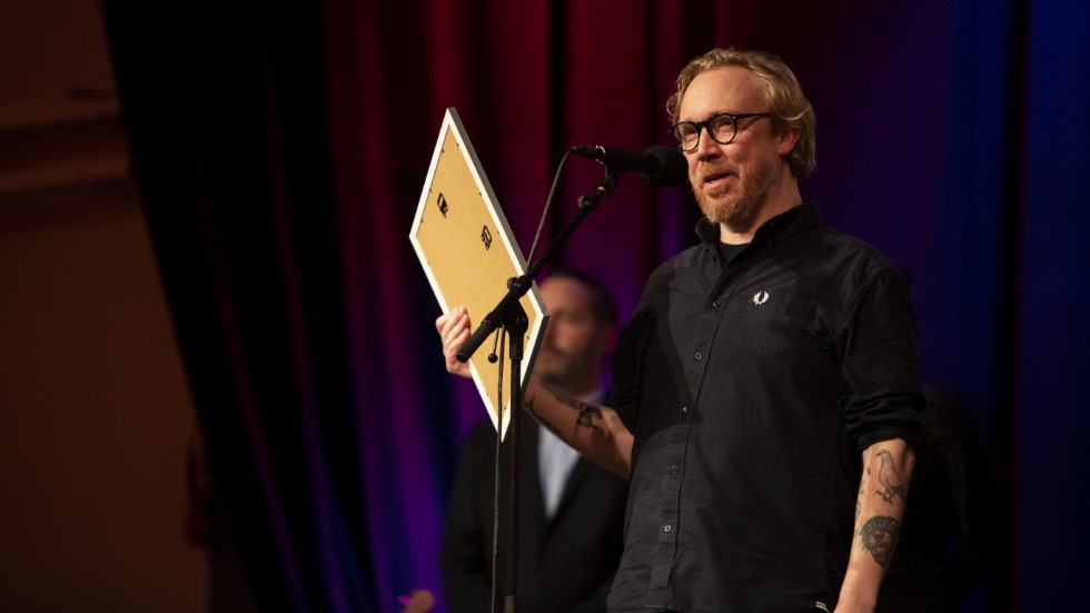 Lars Winnerbäck under förra årets prisutdelning när priset gick till Åke Andersson och Anders Karlsson på Eklunda Bio i Bestorp.
