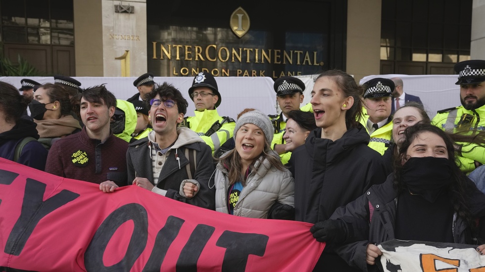 Greta Thunberg under protestaktionen i London i måndags.