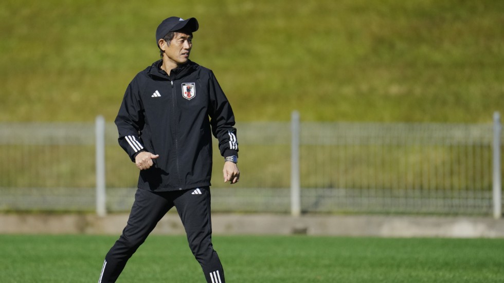 Japans förbundskapten Futoshi Ikeda under onsdagens träning i Auckland.