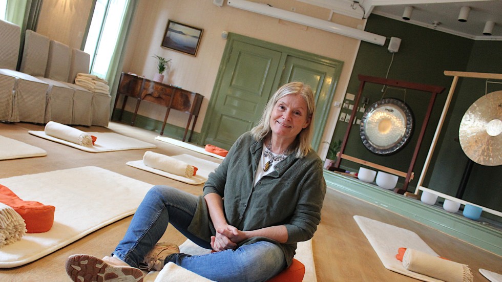 Karin Svensson har flyttat in i Kisa wärdshus med sin yogastudio. Kring årsskiftet kan det bli aktuellt att på nytt packa flyttkartongerna.