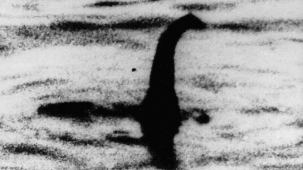 Det suddiga fotot som länge påstods föreställa Loch Ness-odjuret i Skottland avslöjades senare vara en bluff. Arkivbild.